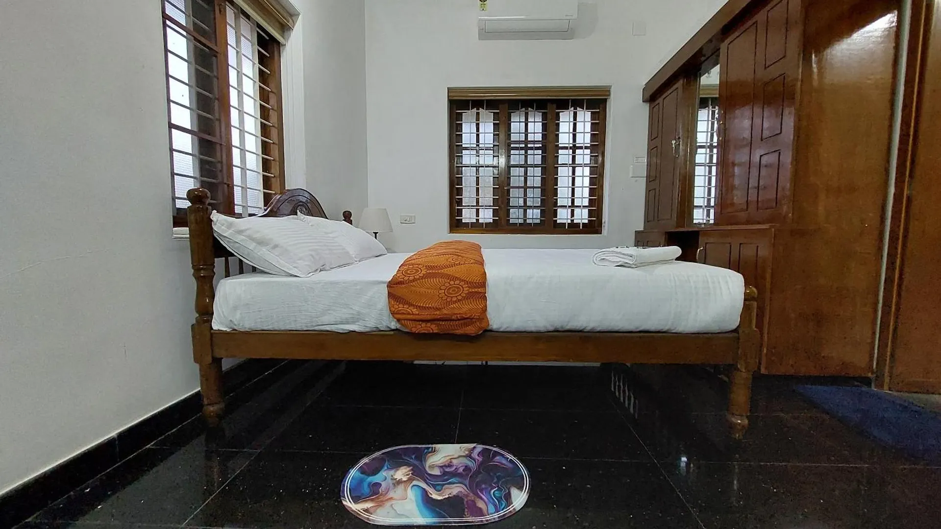 Apartment Saras Home Alappuzha Beach
