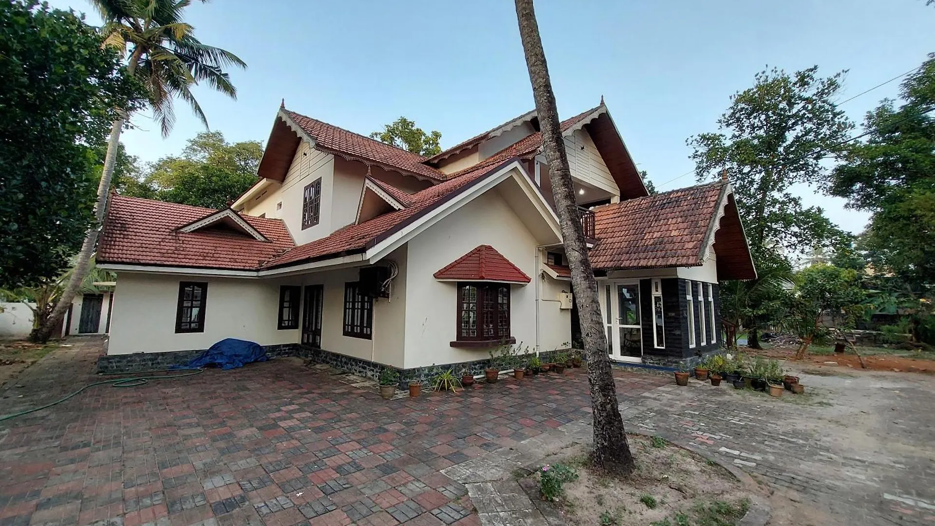 Saras Home Alappuzha Beach Apartment