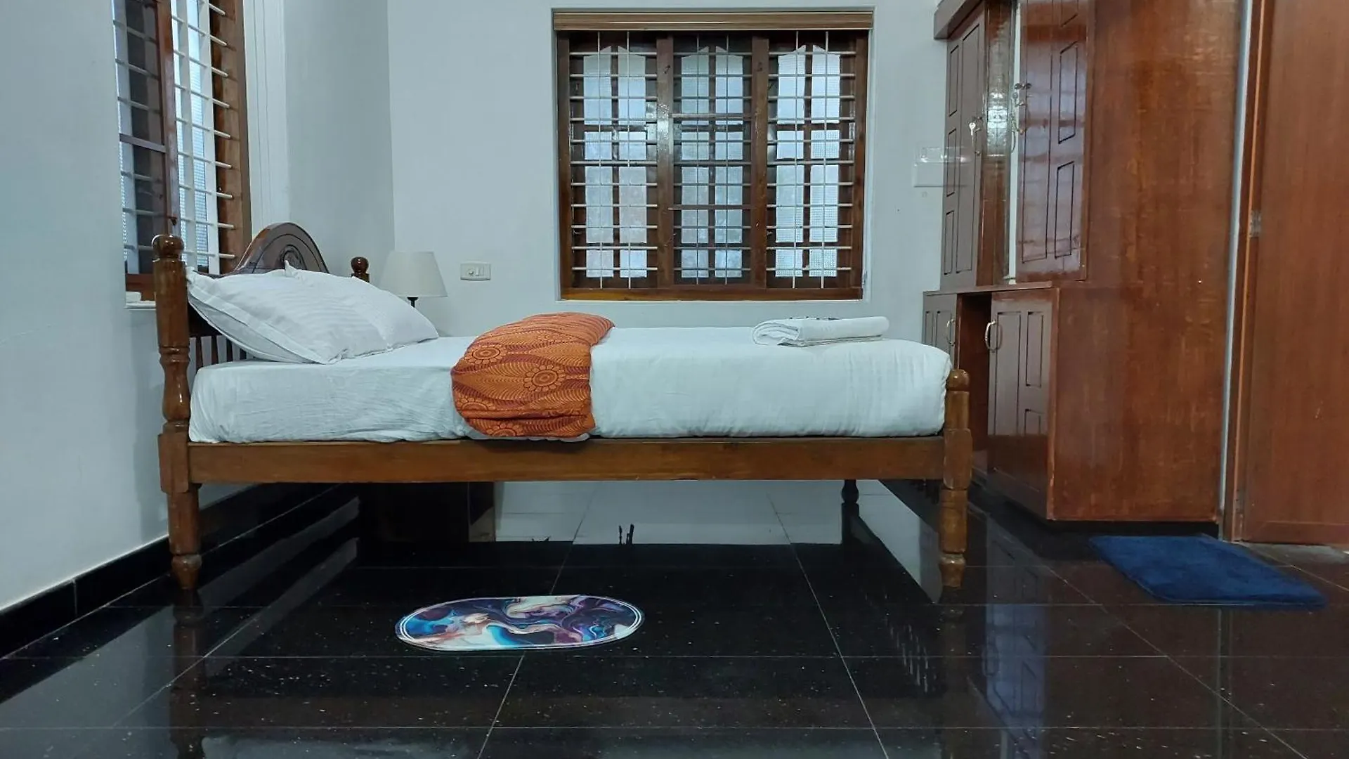 Saras Home Alappuzha Beach 0*,  India